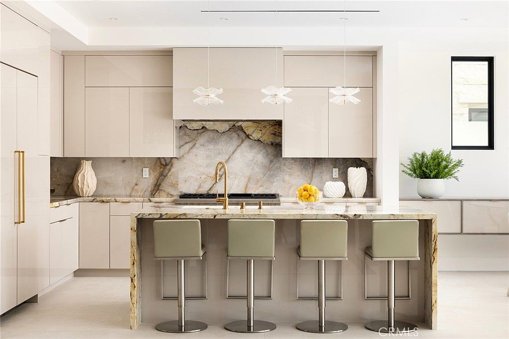 carousel photo #10 (MLS)