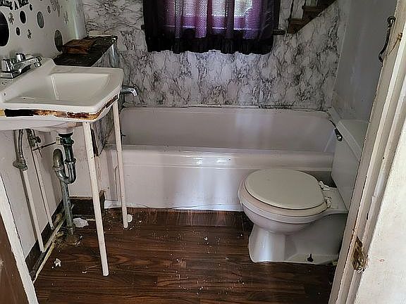 5th image of 804 Pine St