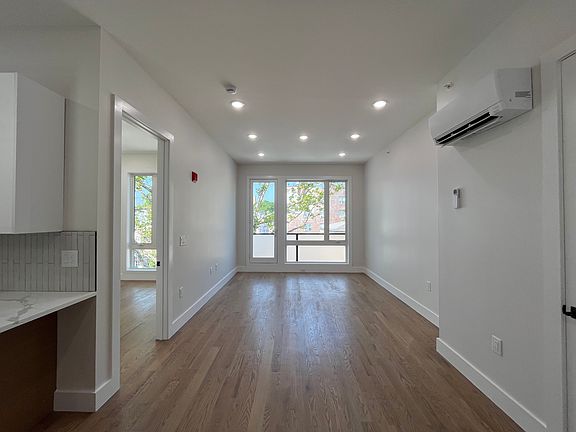 3rd image of 40 Lembeck Ave