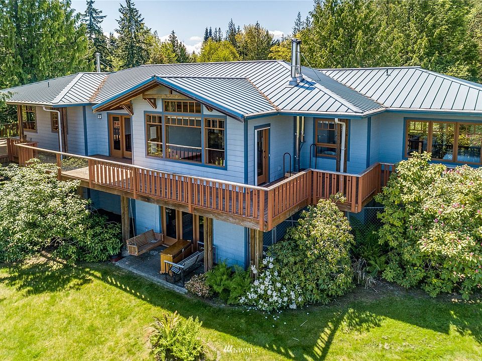 Spend time on this lovely deck or swing on the patio below.