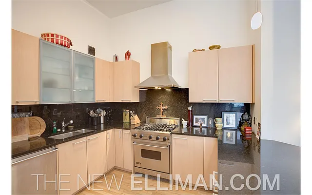 Rented by Douglas Elliman | media 22