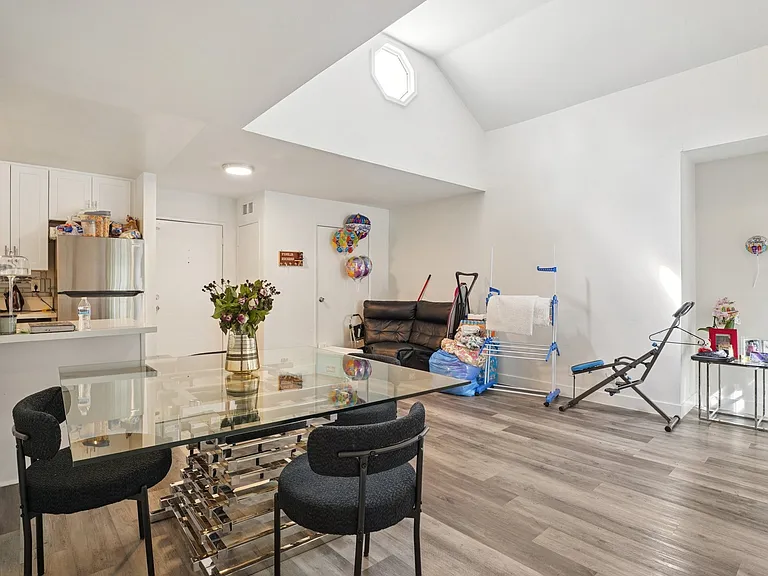 Sylvan Apartments — Photo 24