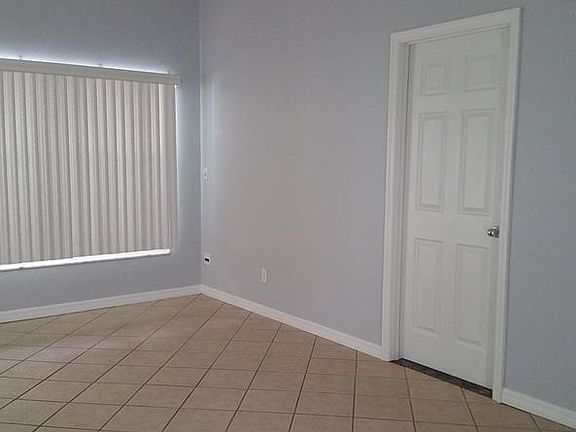 5th image of 213 E Baker St