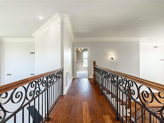 5th image of 2612 Crooked Creek Pl