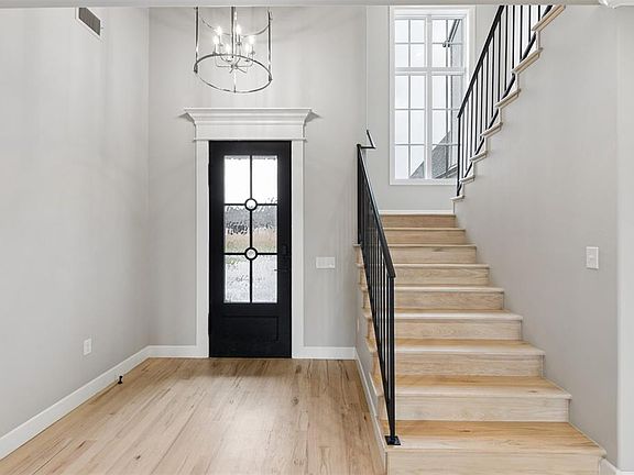 5th image of 546 Paris Ave