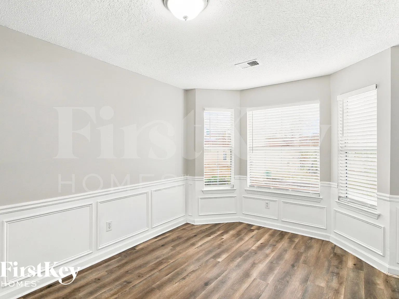 3 bed, 2.5 bath, 2132 sqft, $1,910 — Photo 3