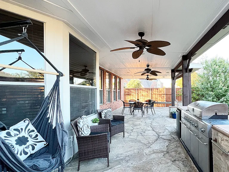 1110 Rushmore Dr — Photo 4