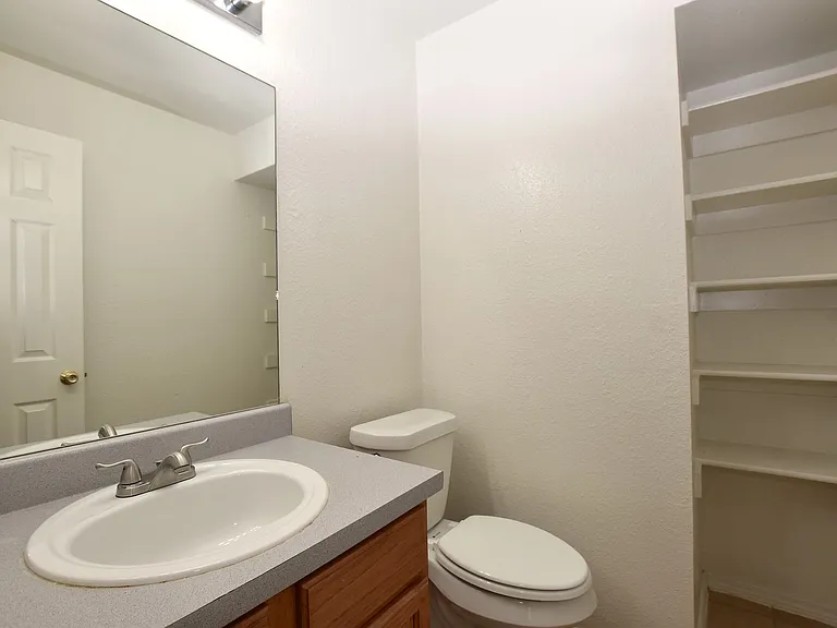 921-923 Sagewood Trl — Photo 13