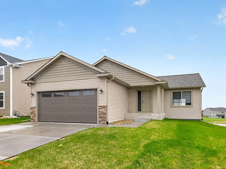 2412 Hadley Hills Dr NE — Photo 1