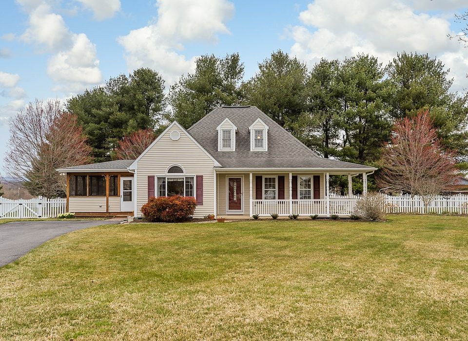 1st image of 35 Hampshire Ln