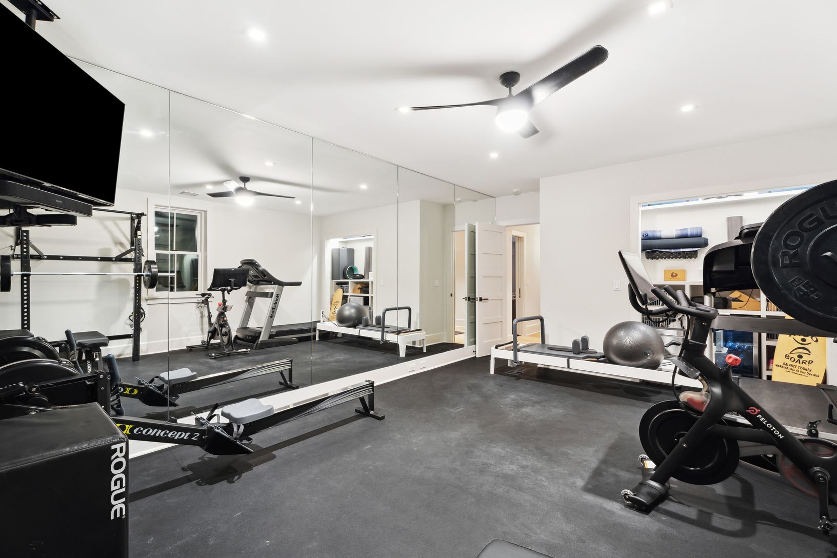  fully equipped gym with Pilates reformer