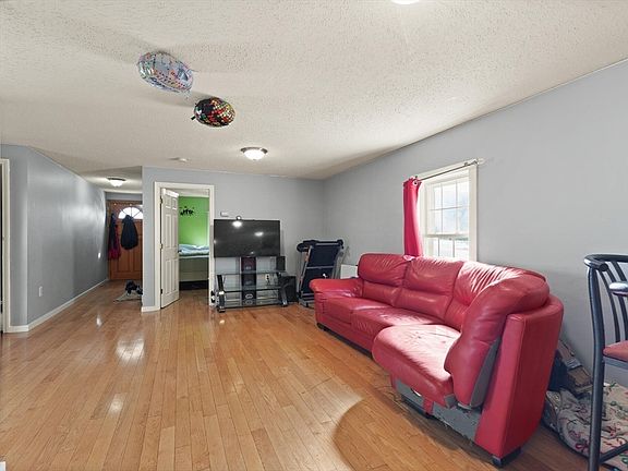 5th image of 74 Chestnut St