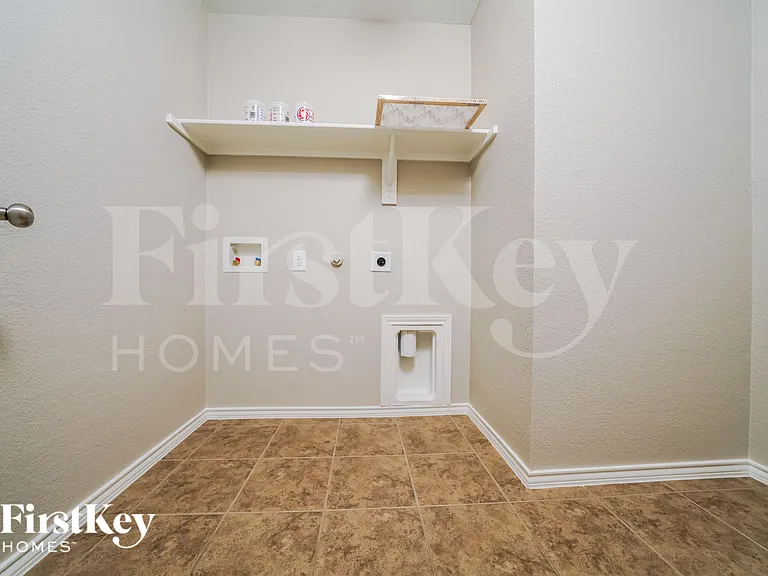 1505 Vernon Dr — Photo 16