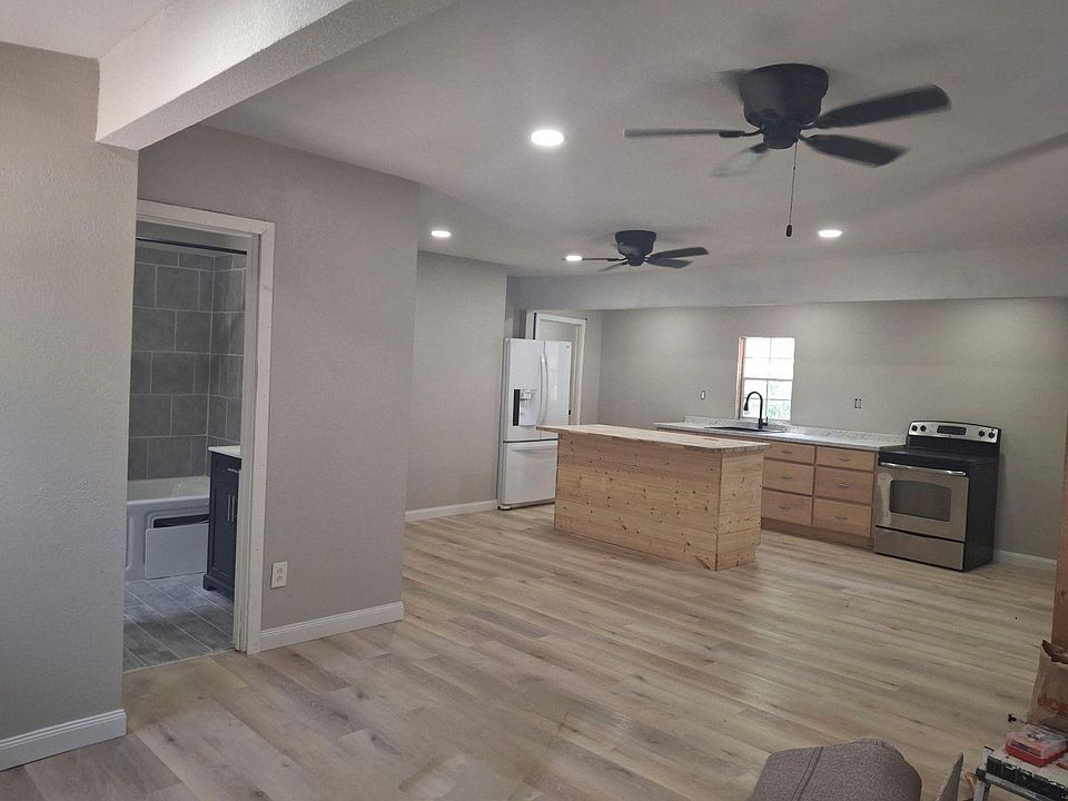 1st image of 719 Cypress Ln