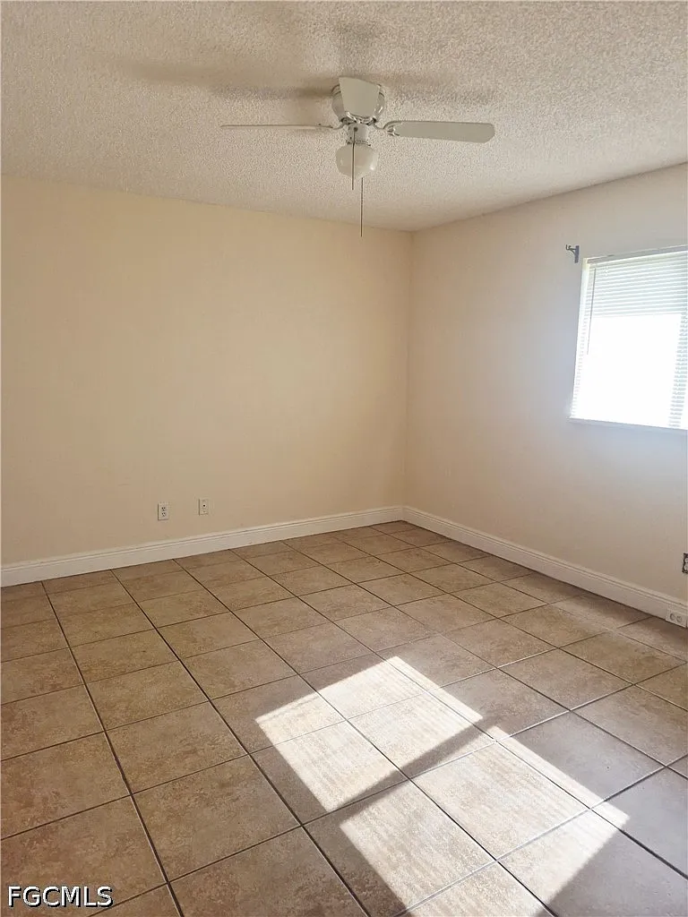 3 bed, 2.0 bath, 1205 sqft, $1,700 — Photo 4