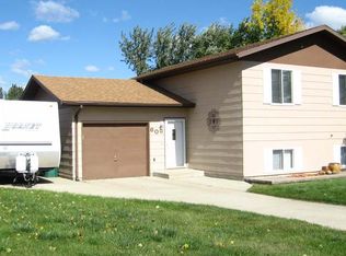 60 Custer Dr, Bismarck, ND 58504