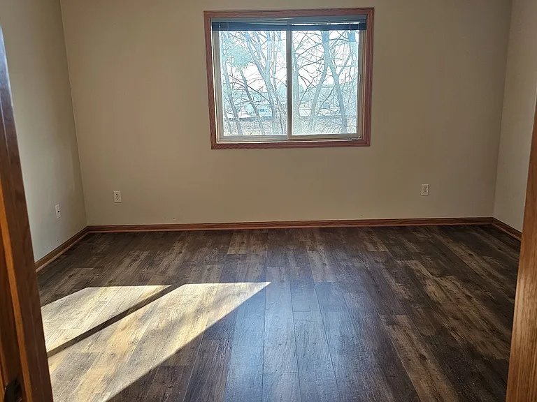 838 3rd St NE — Photo 36