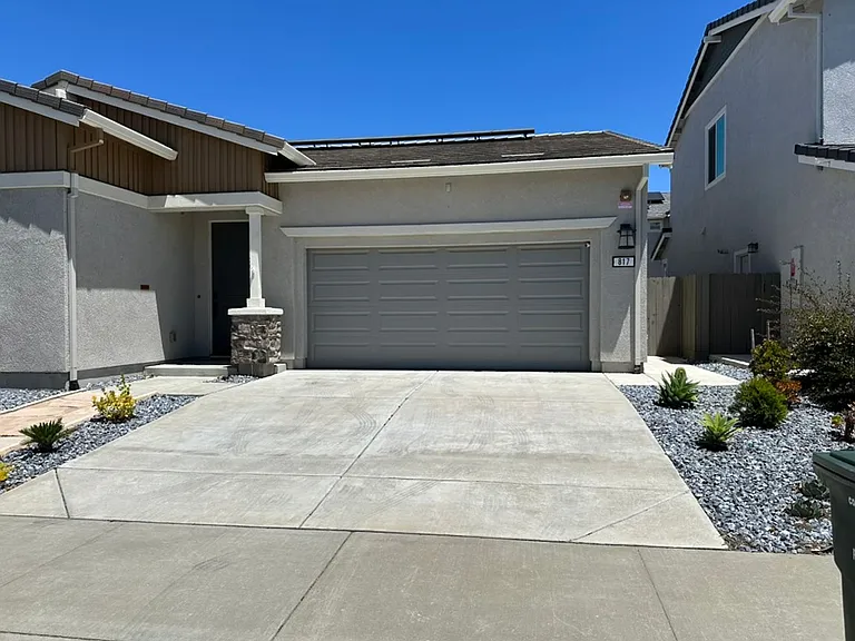 817 Cosmos Dr — Photo 2