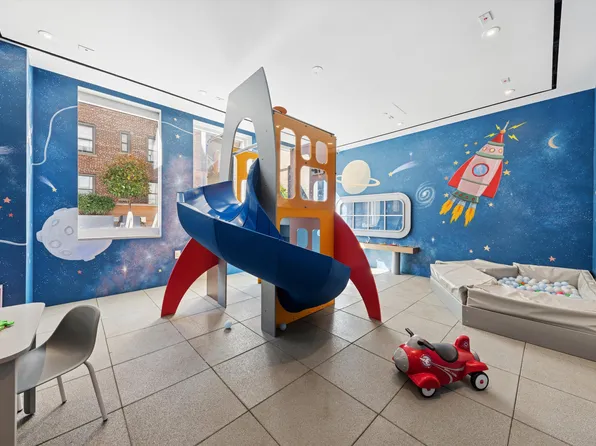 150 East 23rd Street image 15 of 17