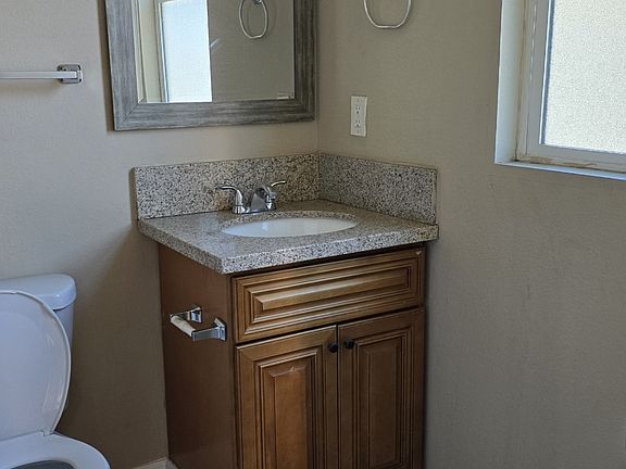 4th image of 708 W 9th St #3