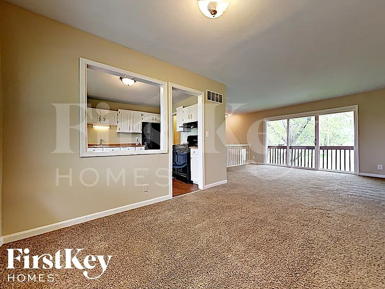 1838 Ashwood Ln — Photo 6