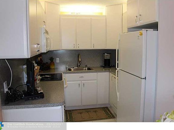 4th image of 292 Grantham Cir #F