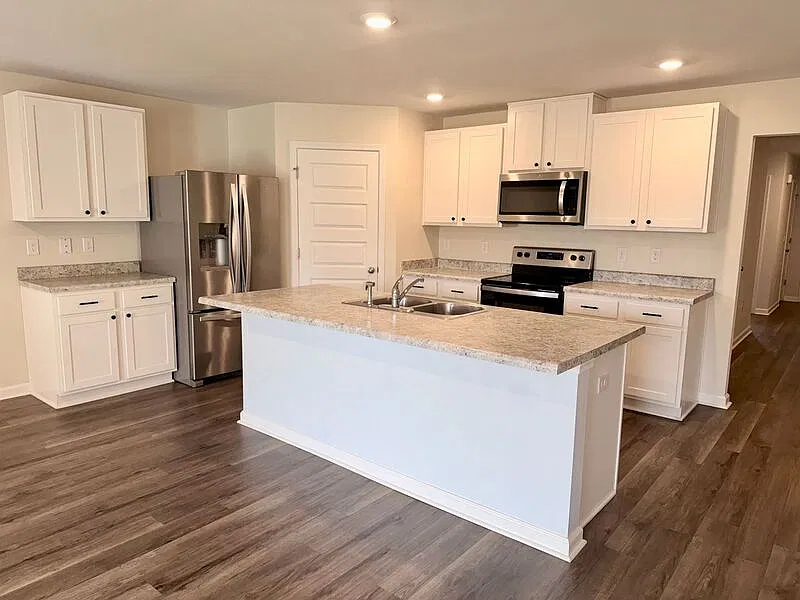 4 bed, 2.0 bath, 1787 sqft, $2,100 — Photo 3