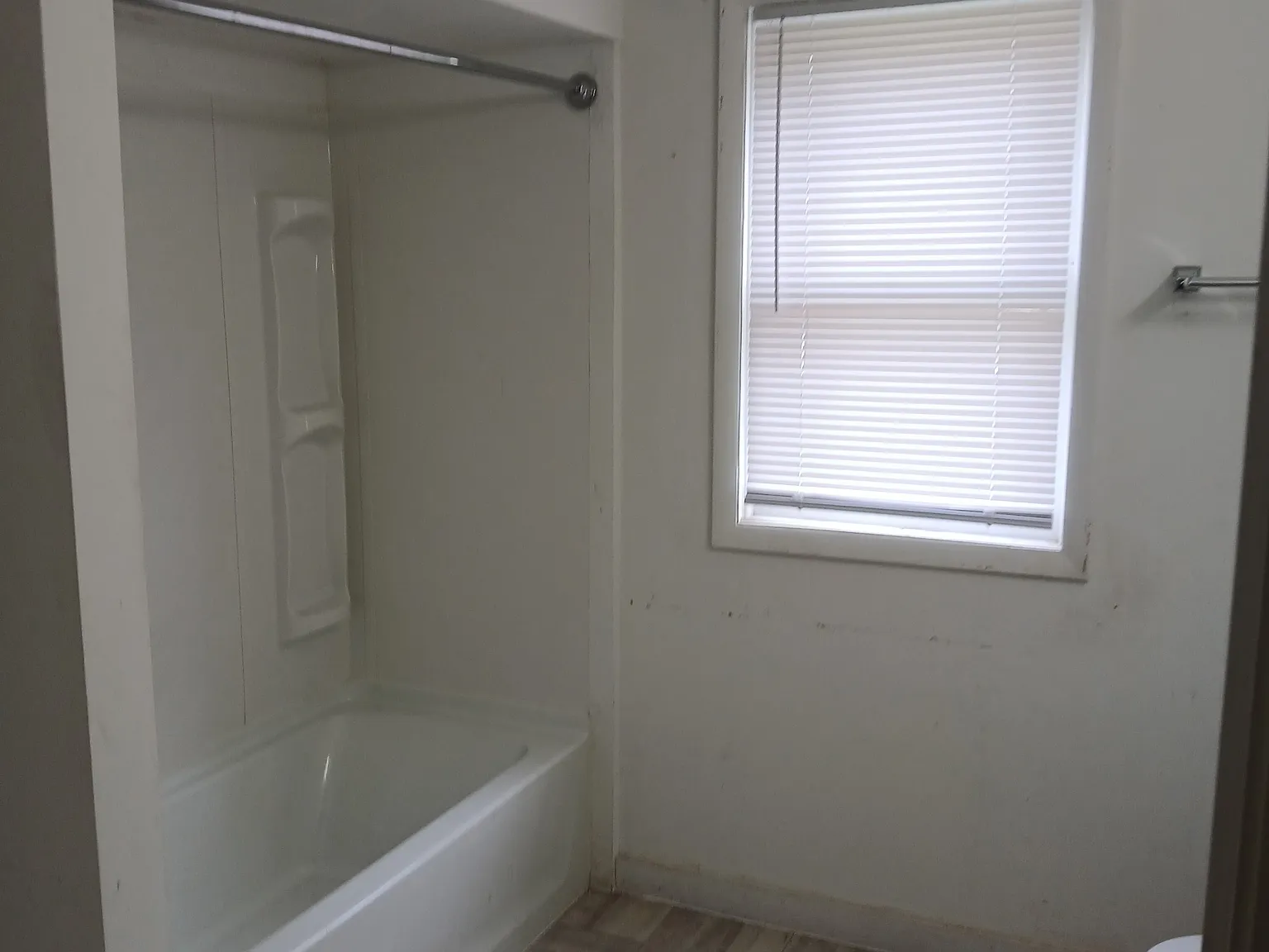 2 bed, 858 sqft, $950 — Photo 3