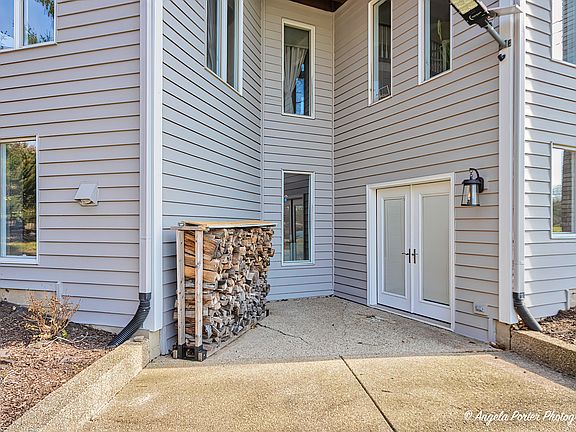 2nd image of 293 Joshua Dr #Basement