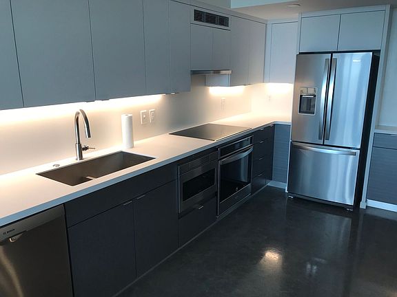 5th image of 404 E College St Unit 1406
