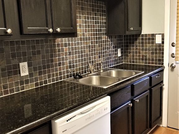 4th image of 2109 Pearl St APT 8B