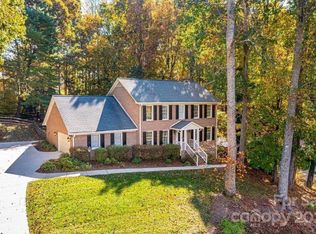 5392 Gunpowder Dr, Hickory, NC 28601