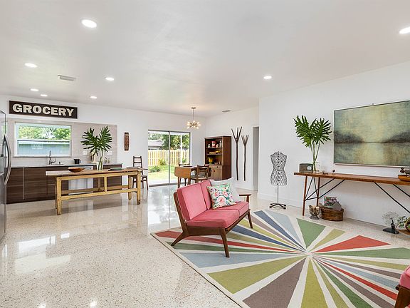 4th image of 2397 Green Way S