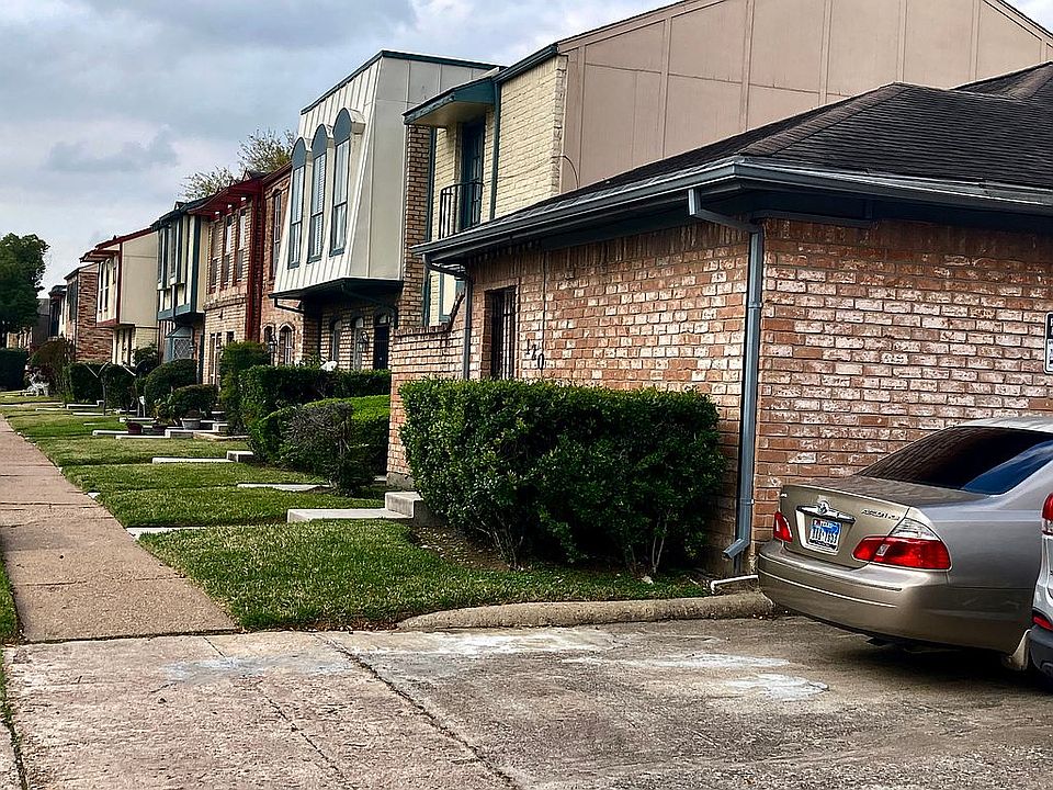 1st image of 7700 Creekbend Dr APT 120