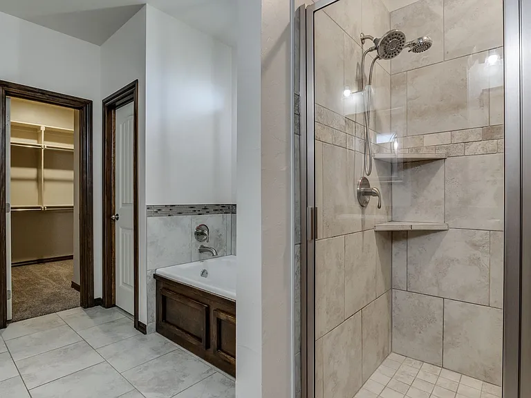 2200 Alta Vista Ln — Photo 30