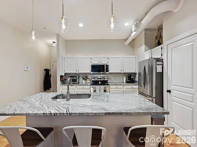 404 N Laurel Ave #11 — Photo 16