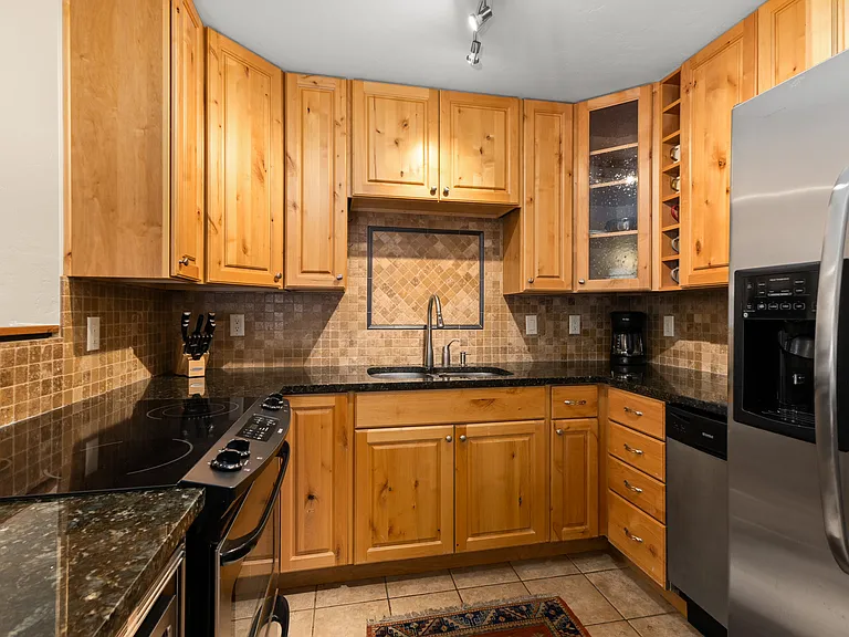 Kitchen | Stove | Refrigerator