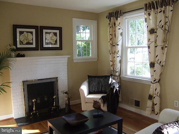3rd image of 871 N Larrimore St