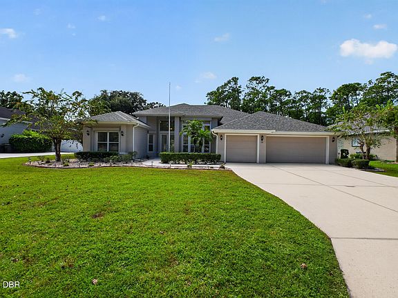 2nd image of 12 Brook Crest Way