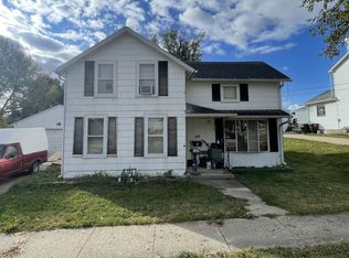 328 W Locust St, Lanark, IL 61046