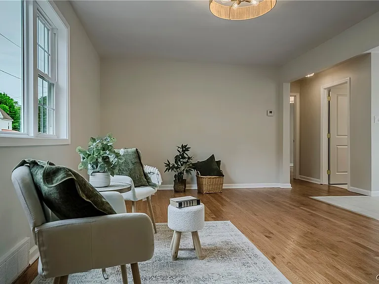 8 Terrace Hill Dr — Photo 14