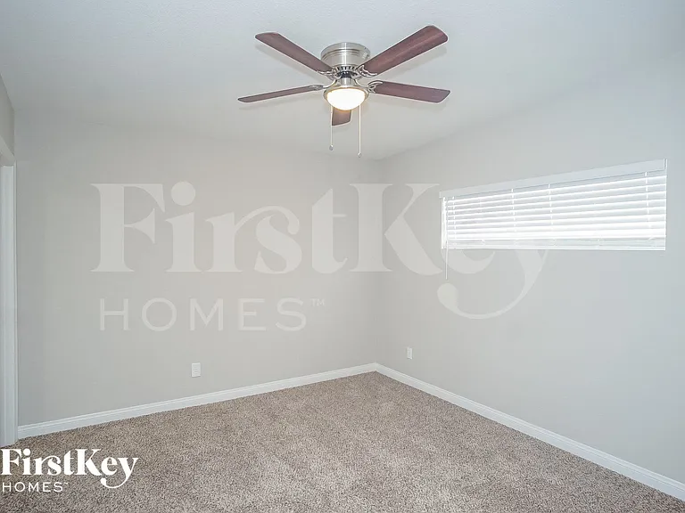 5060 Newton Dr — Photo 12