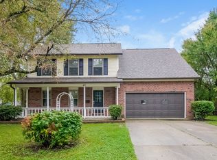 40 Crestview Dr, Greenwood, IN 46143