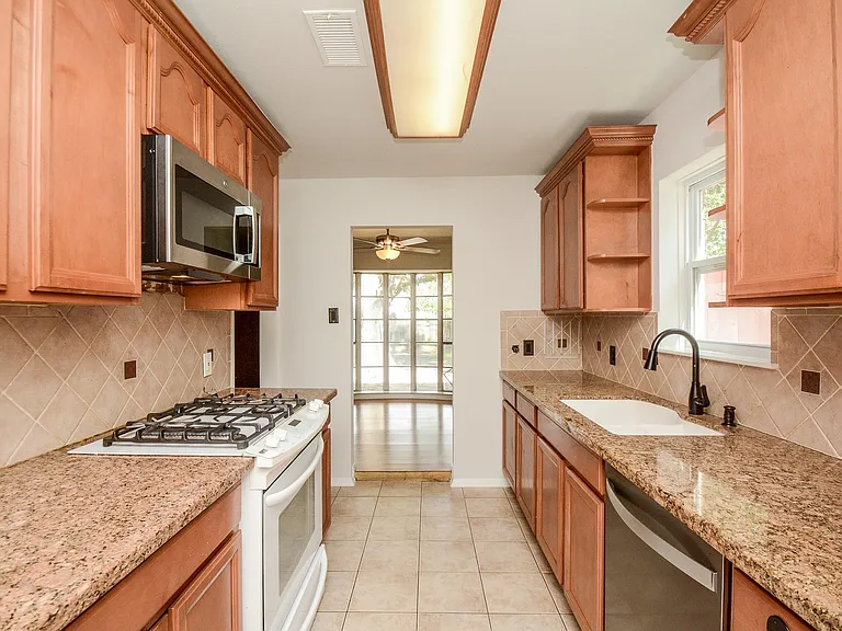 7222 Pella Dr — Photo 9