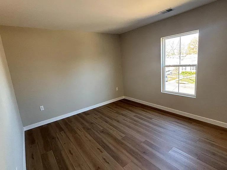 129 Evans St — Photo 27