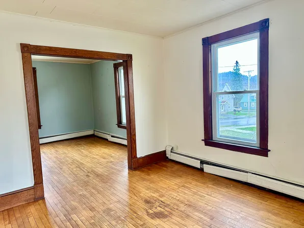 229 Pleasant St #2, Saint Johnsbury, VT 05819