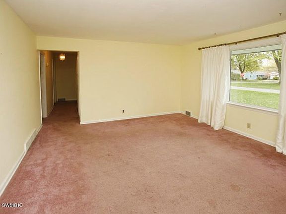 4th image of 3808 Huron Ave