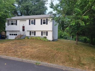 280 Locust Glen Dr, Cranston, RI 02921