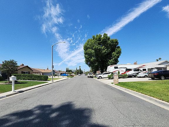 5th image of 10394 Cochran Ave