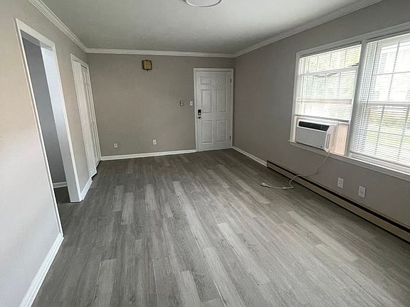 4th image of 1045 E Meadow Dr #A